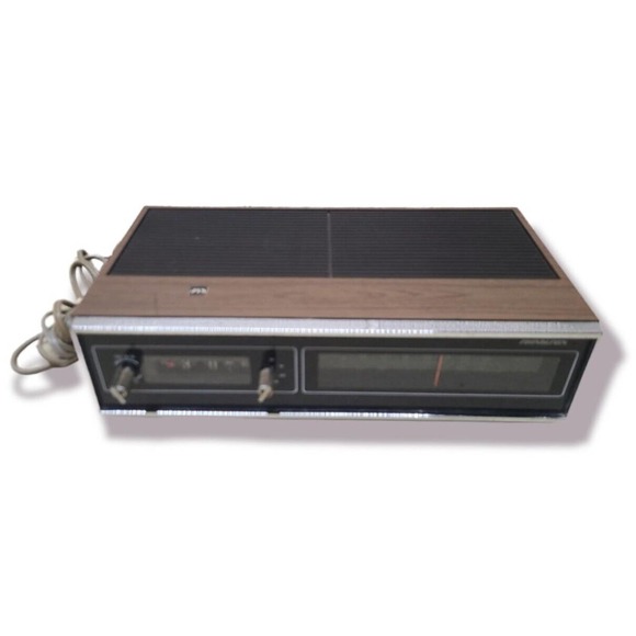 Vintage Soundesign 1975 Flip Clock AM/FM Radio Alarm #3472 - Picture 1 of 6